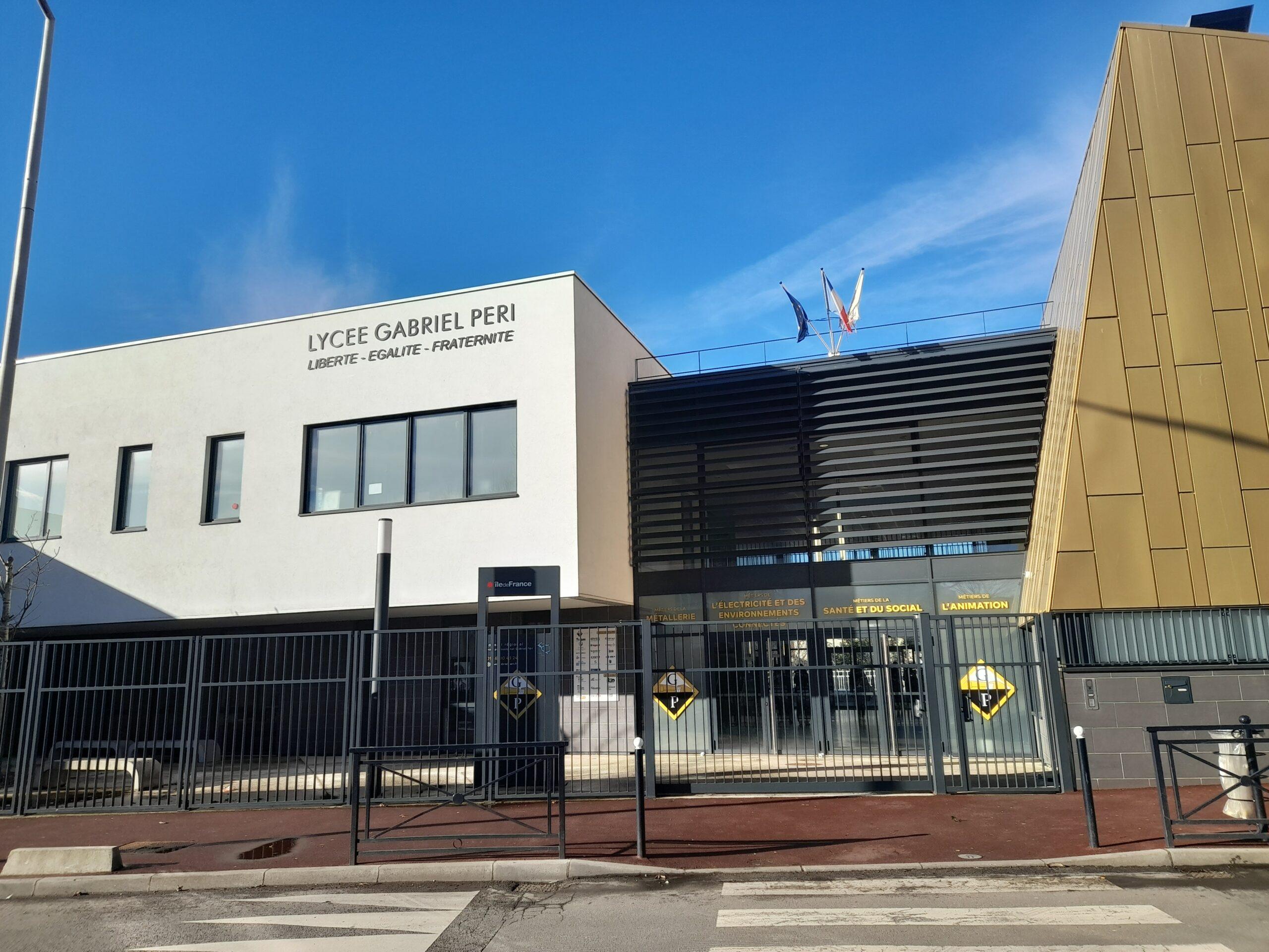 Une nouvelle signalétique pour le lycée Lycée des métiers Gabriel Peri Une nouvelle signalétique pour le lycée Lycée des métiers Gabriel Peri